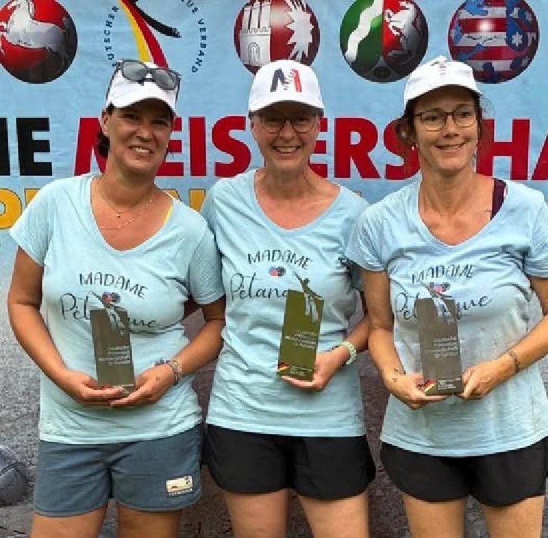 Dani wird mit Brit und Bianca Siegerin im B-Turnier 